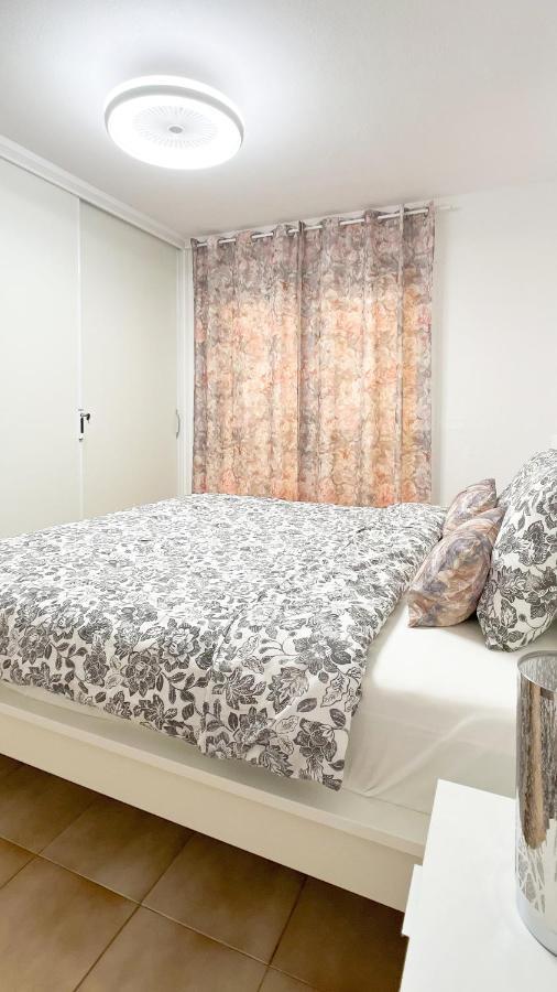 Korallia Guesthouse Castle Harbour Los Cristianos  Exterior foto
