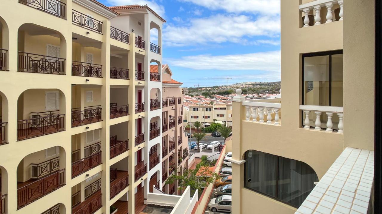 Korallia Guesthouse Castle Harbour Los Cristianos  Exterior foto